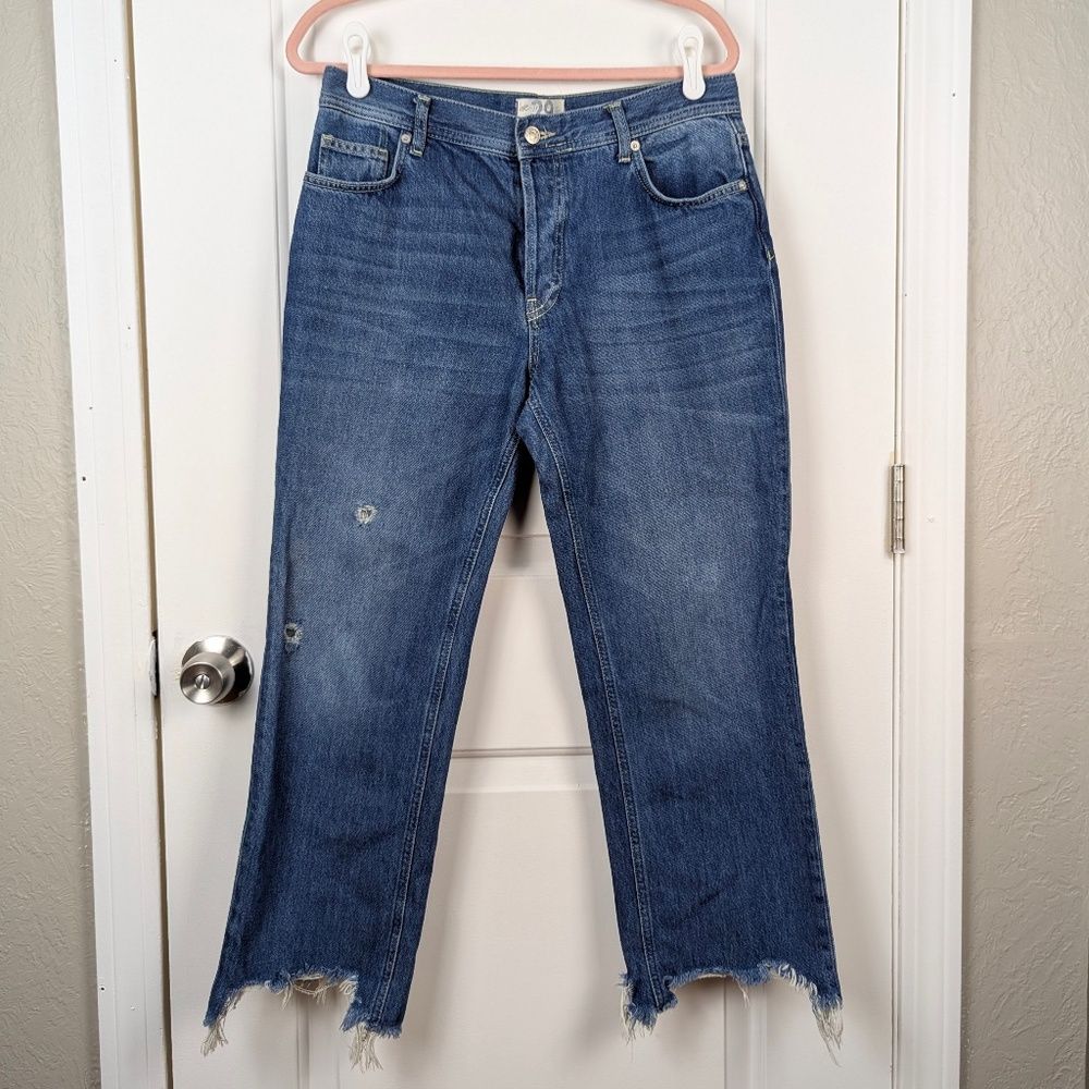 Free People | Medium Wash Distressed Cropped Jeans Size 29
